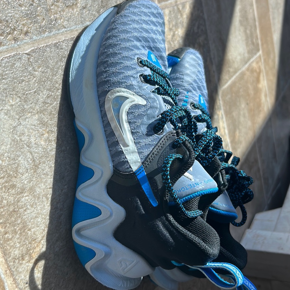 Basketball shoes, Giannis Antetokounmpo size 4.5